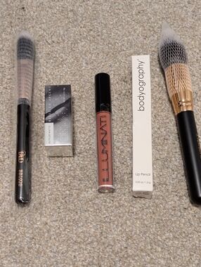 Lot 2 Of Makeup